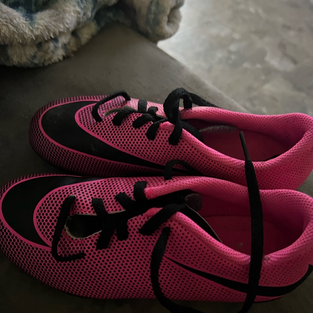 Nike Youth Soccer Shoes with Cleats-Pink Size 1